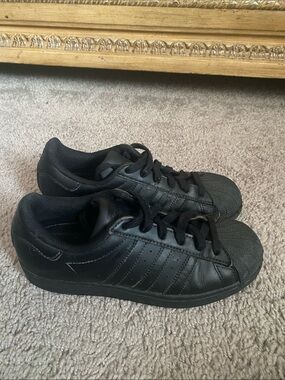 Adidas Superstar Kids Black Classic Shell-Toe Trainers Sneakers size 4 US